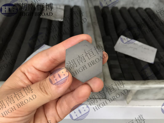 Placa Balística de Carboneto de Boro Sinterizado Sem Pressão R400 com Proteção Autônoma Nível IV NIJ e Design Multicurva