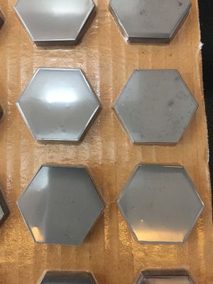 Telha Balística Hexagonal de Carboneto de Boro Sinterizado Sem Pressão R400 50mm com Proteção Nível IV NIJ para Blindagem de Aviação
