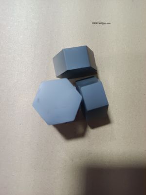 Chapas balísticas de alta dureza com resistência química e instalação interligada para proteção balística definitiva