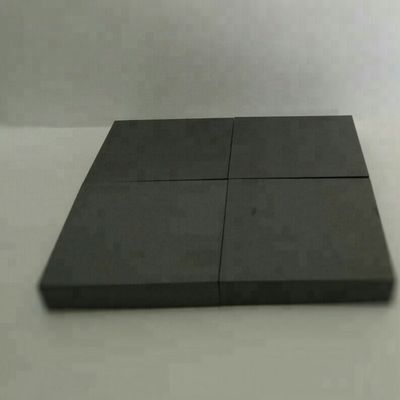 A proteção definitiva de placas de blindagem com bor carburo e carburo de silício.