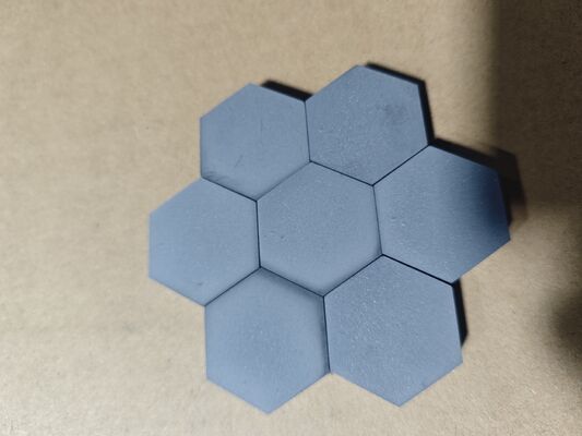 Chapa balística de carburo de boro - NIJ Nível IV Ultra-leve Hexagonal 100x100mm Características de ataque de cerâmica