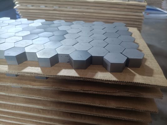 Placa Balística de Carboneto de Boro Sinterizado Sem Pressão R400 com Proteção Autônoma Nível IV NIJ e Design Multicurva
