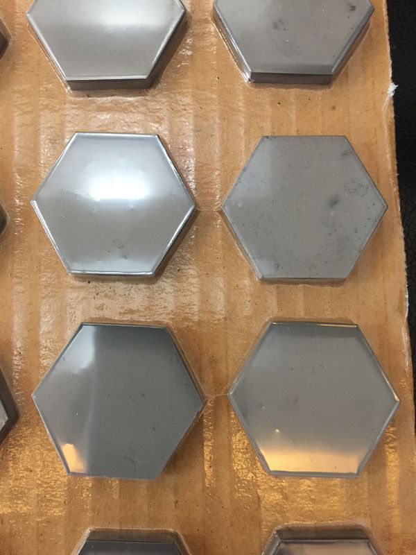 Telha Balística Hexagonal de Carboneto de Boro Sinterizado Sem Pressão R400 50mm com Proteção Nível IV NIJ para Blindagem de Aviação