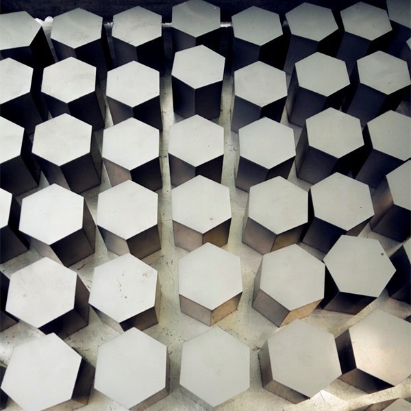 Proteção à prova de balas com azulejos balísticos entrelaçados Conteúdo de carburo de silício carburo de boro carburo e design de forma quadrada