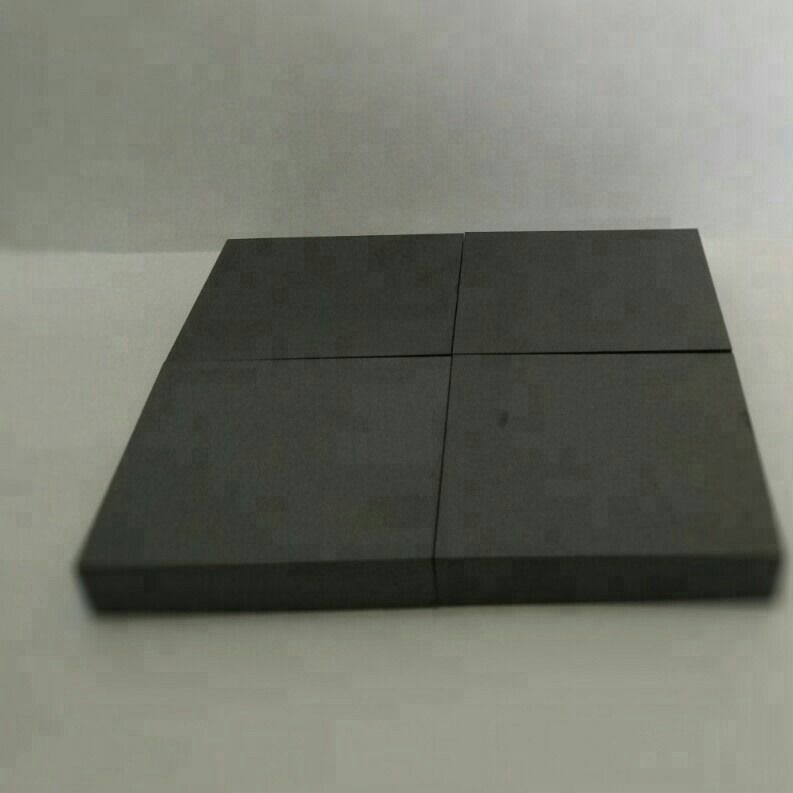 A proteção definitiva de placas de blindagem com bor carburo e carburo de silício.